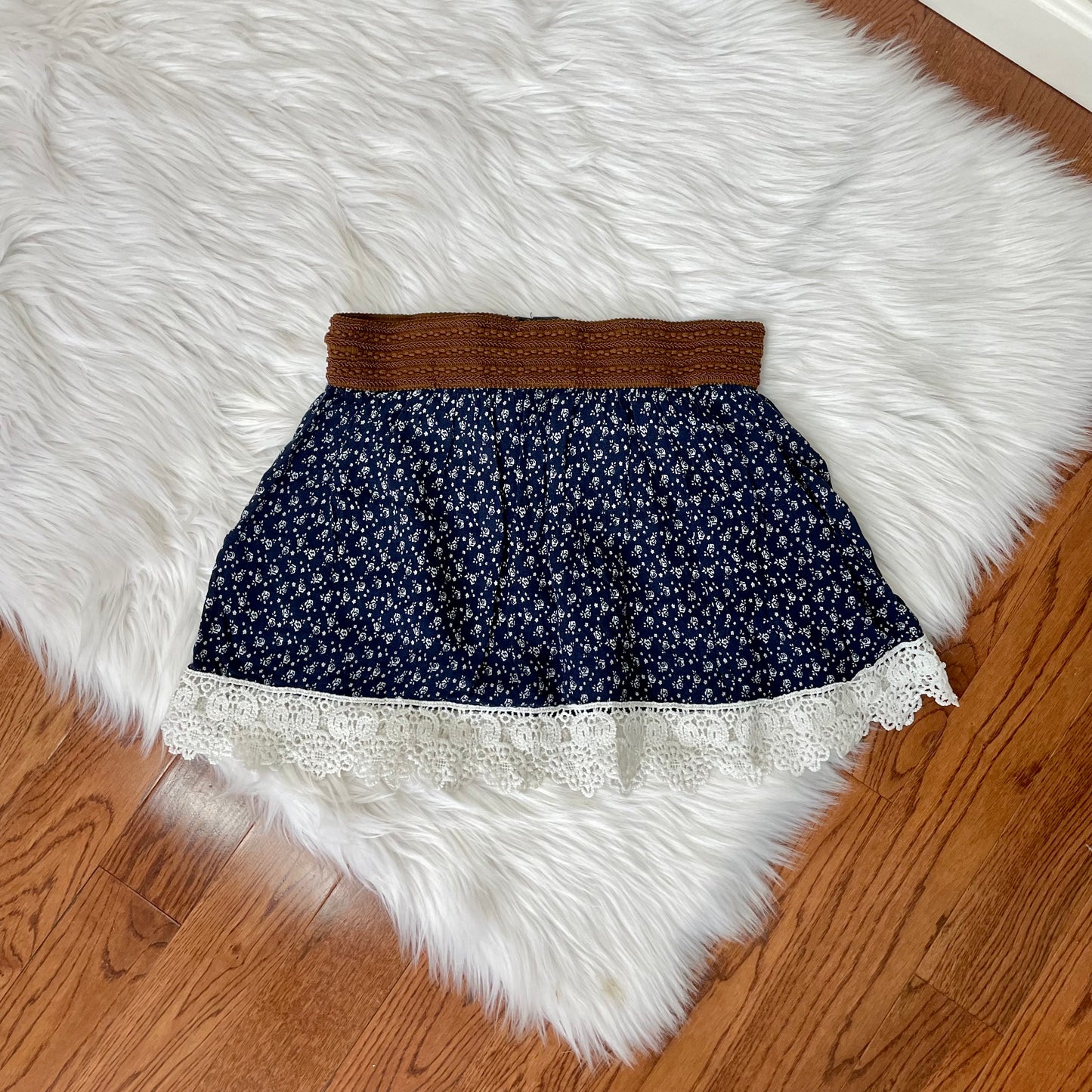 y2k boho floral mini skirt with belt M