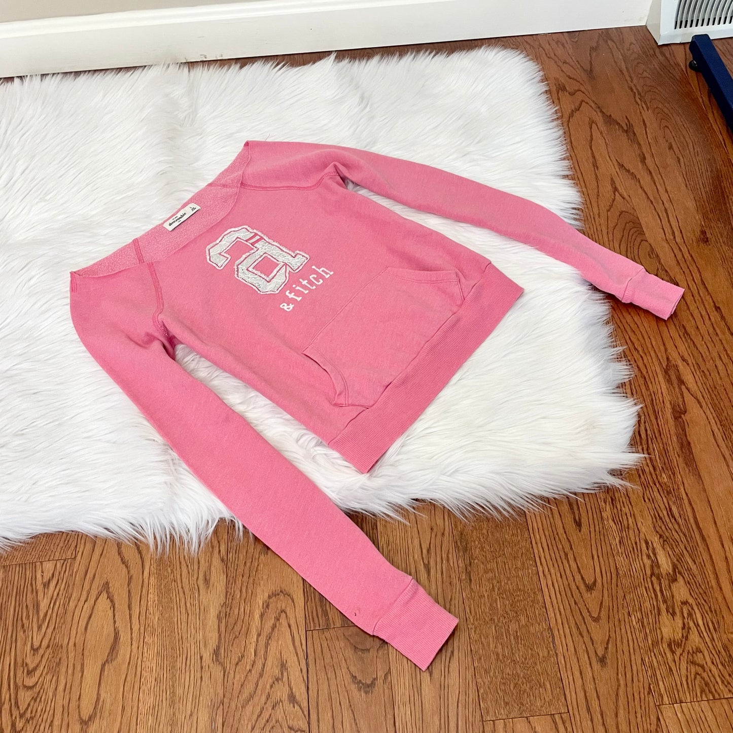 abercrombie pink off shoulder sweatshirt S