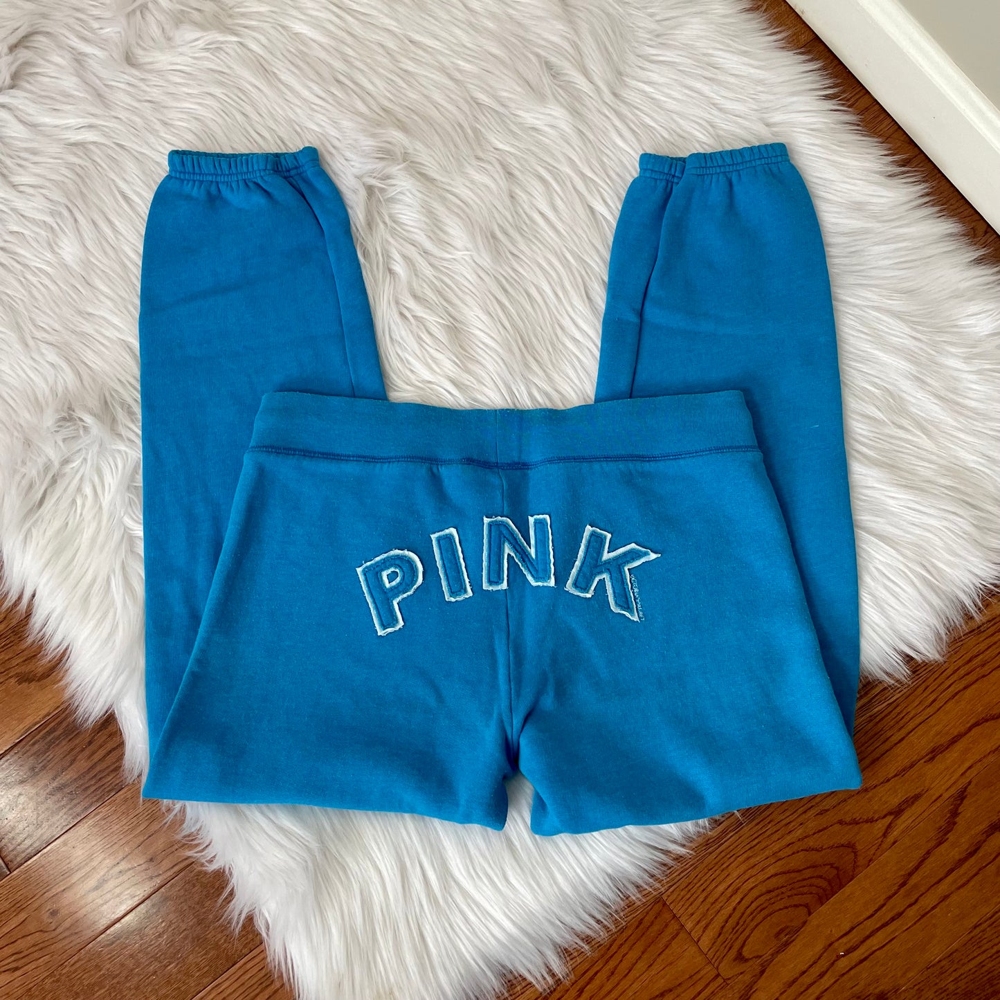 victoria’s secret blue sweatpants w/ booty logo M