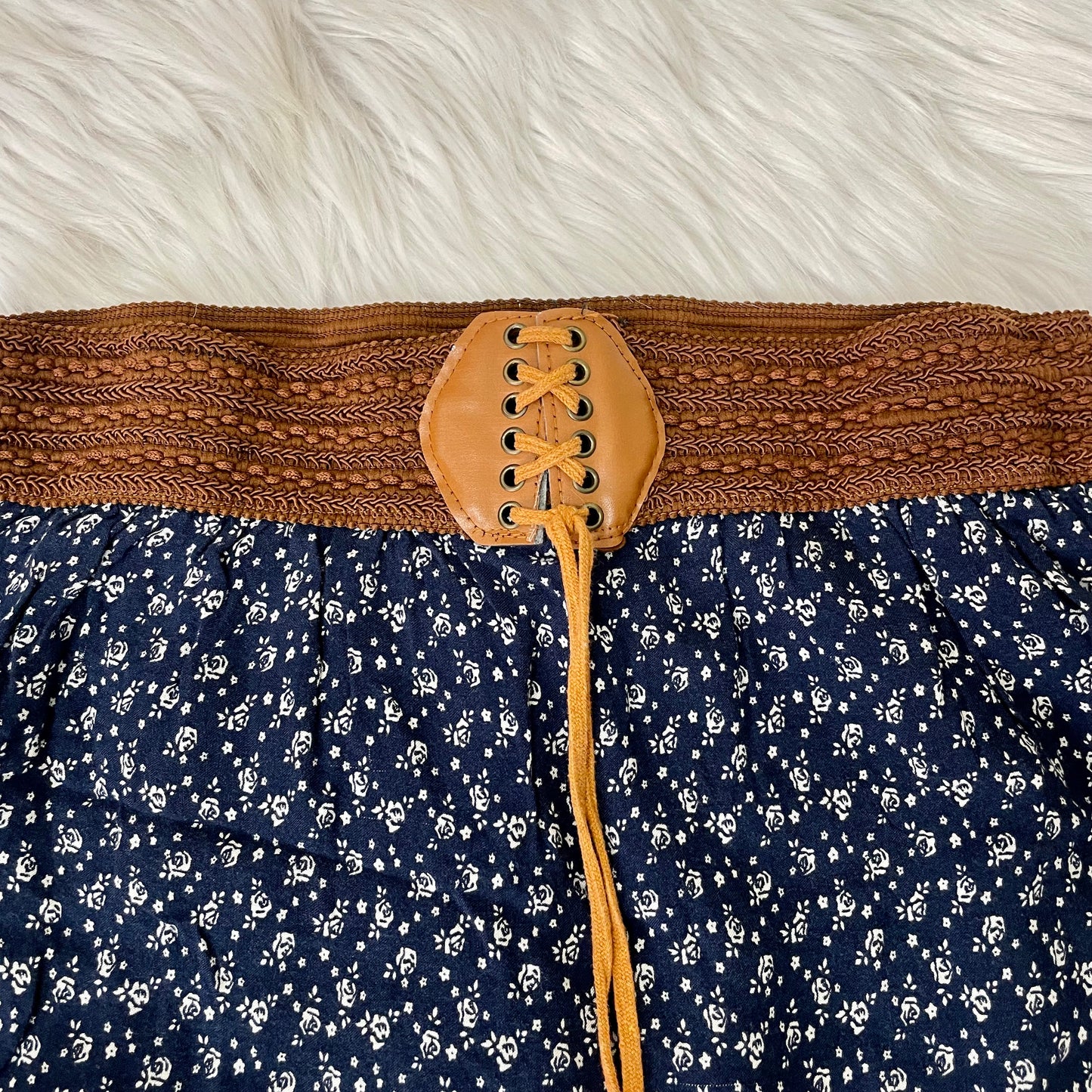 y2k boho floral mini skirt with belt M