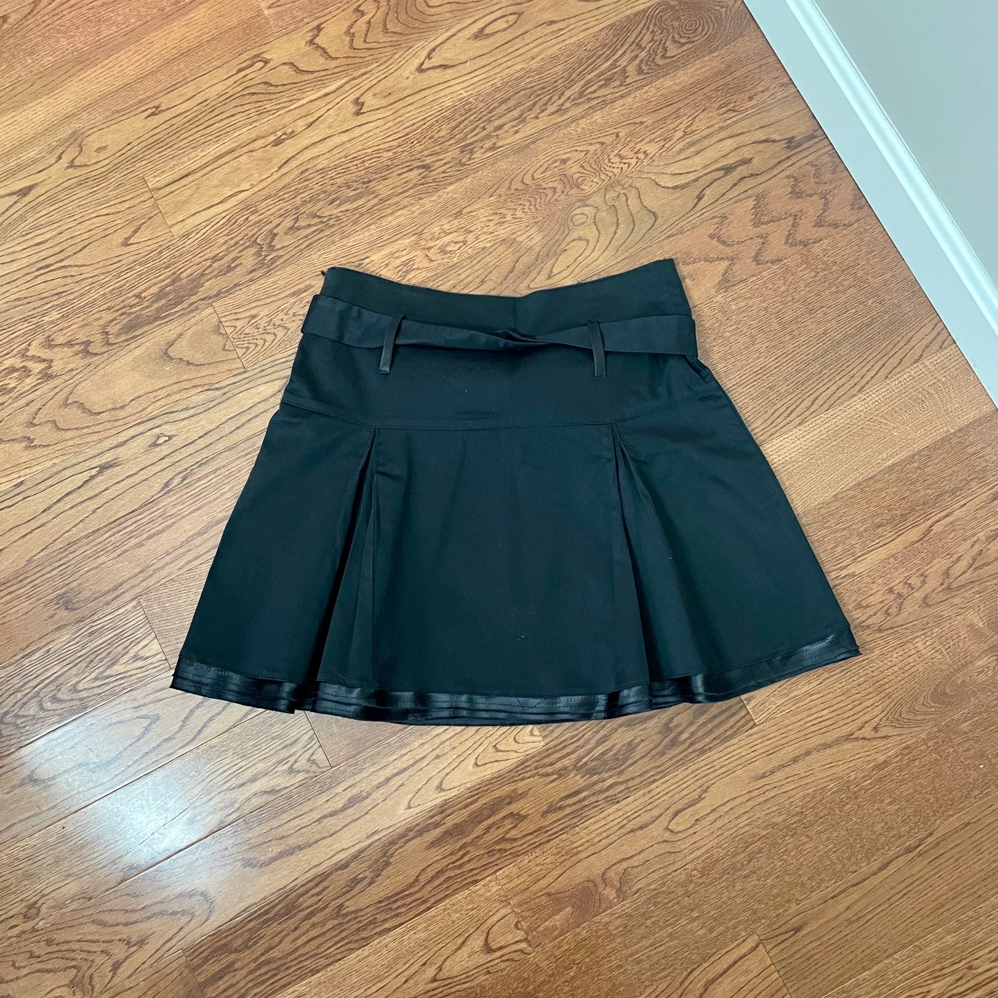 tribune black belted pleated mini skirt M