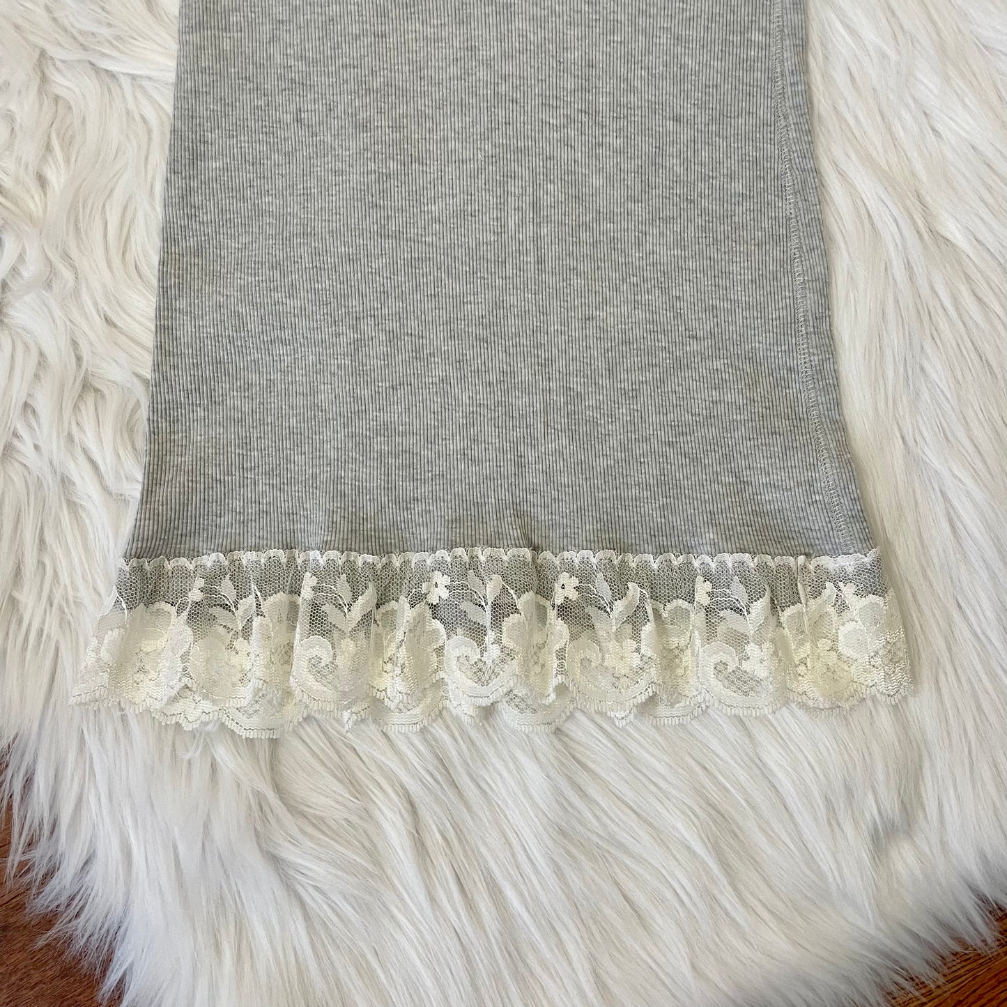 victoria’s secret lace trim tank top S