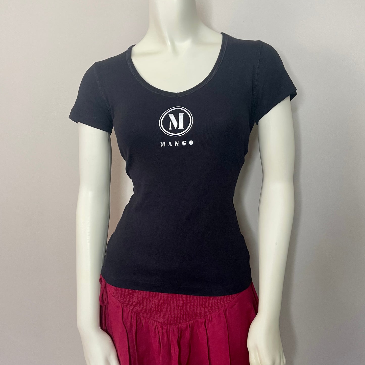 mango black logo baby tee XS