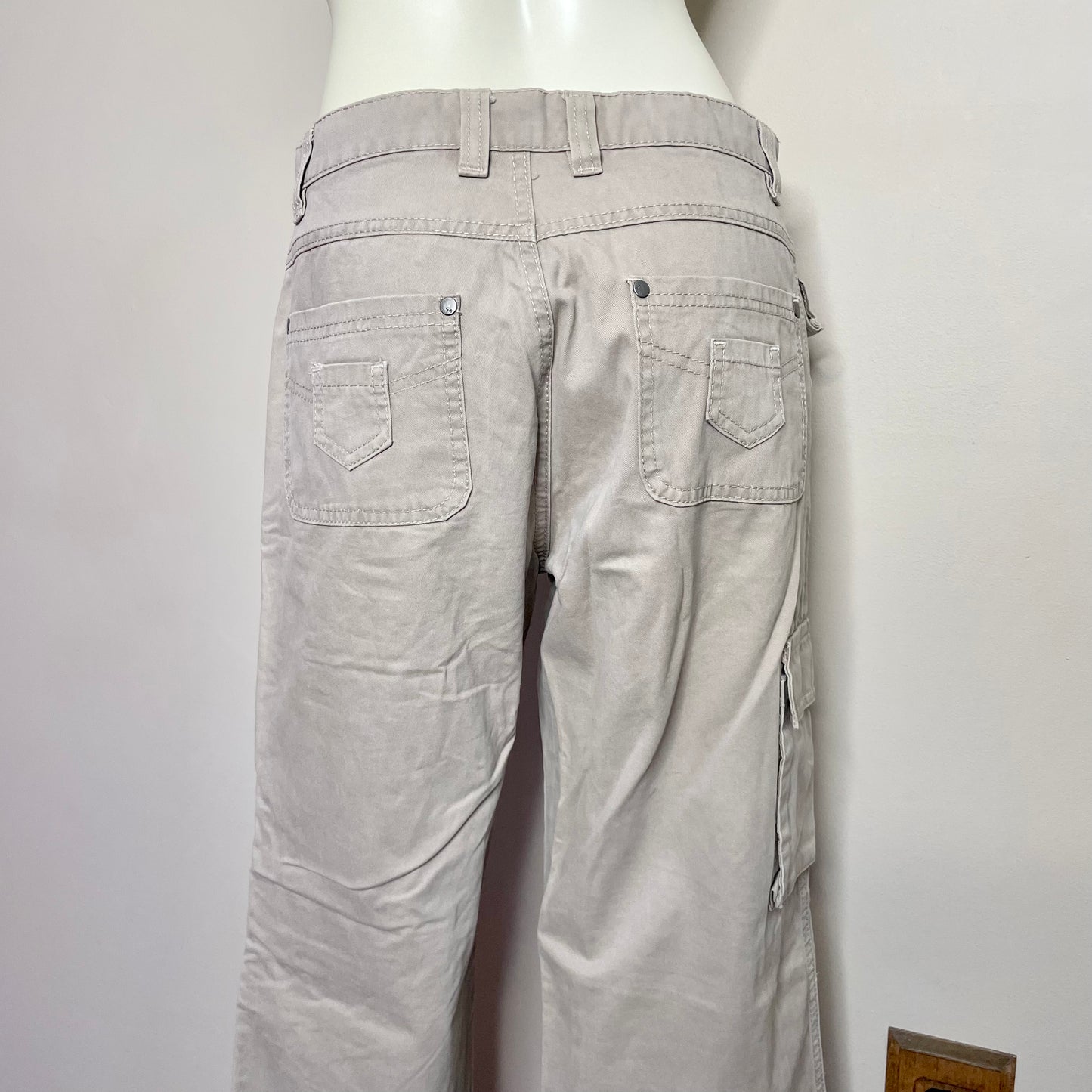 oxy tan cargo pants 27”