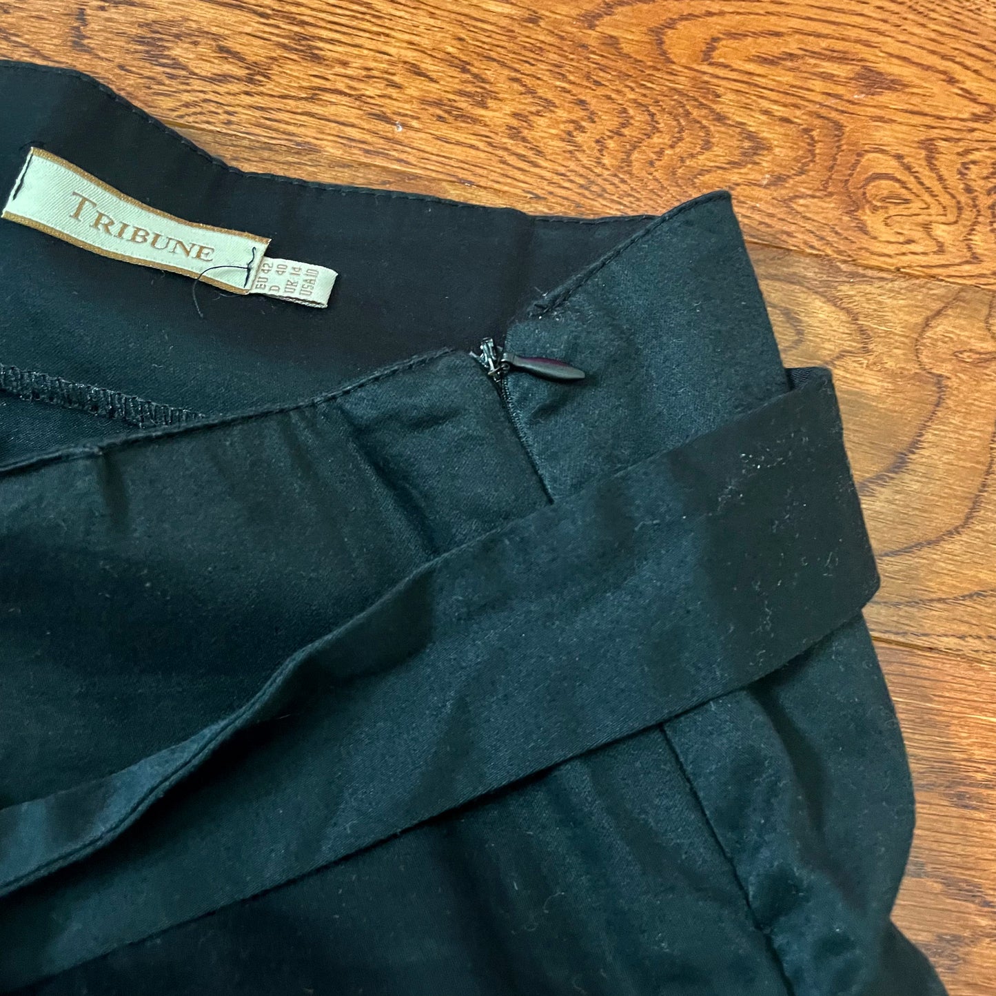 tribune black belted pleated mini skirt M