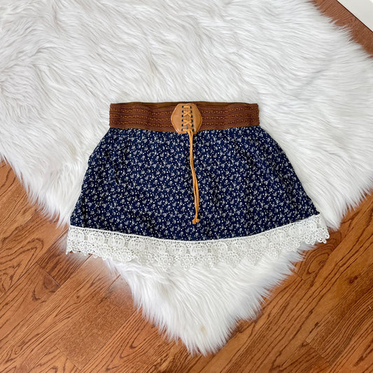 y2k boho floral mini skirt with belt M