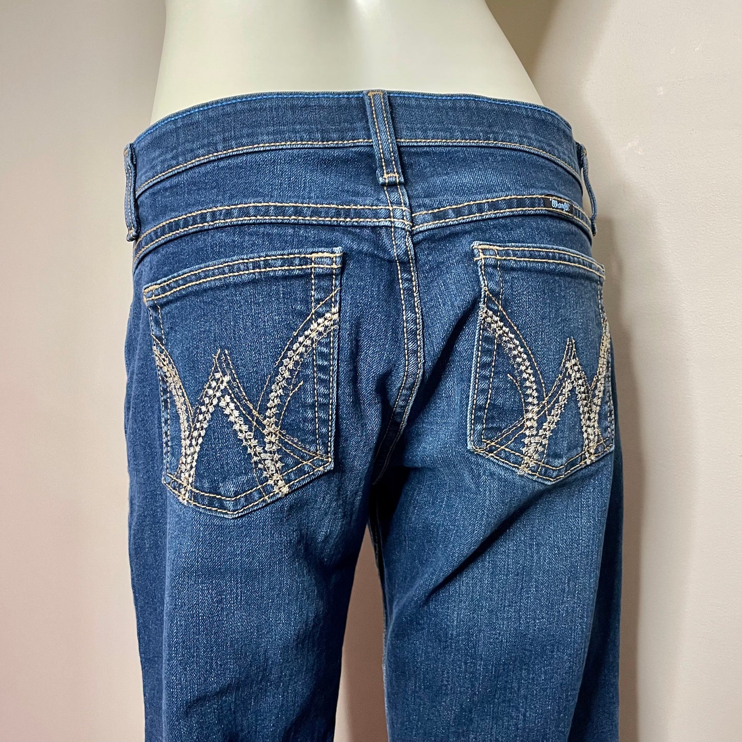 #NEWITEM wrangler boot cut jeans 5/6