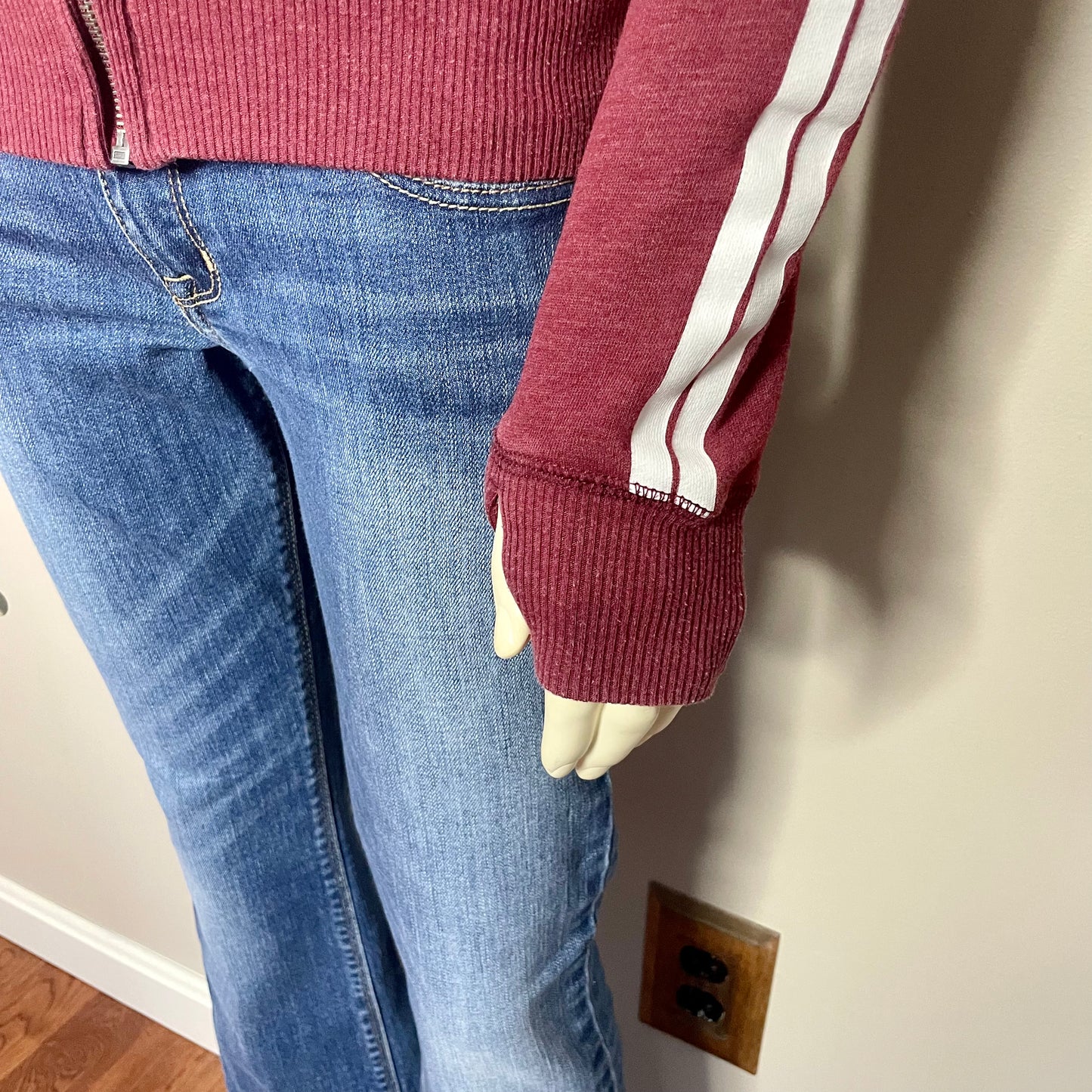 hollister burgundy zip hoodie XS