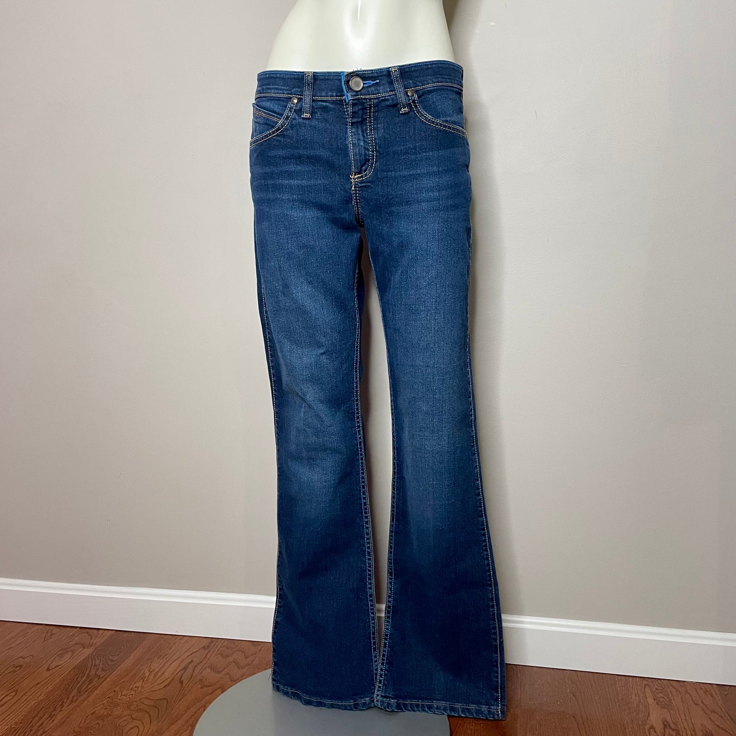 #NEWITEM wrangler boot cut jeans 5/6