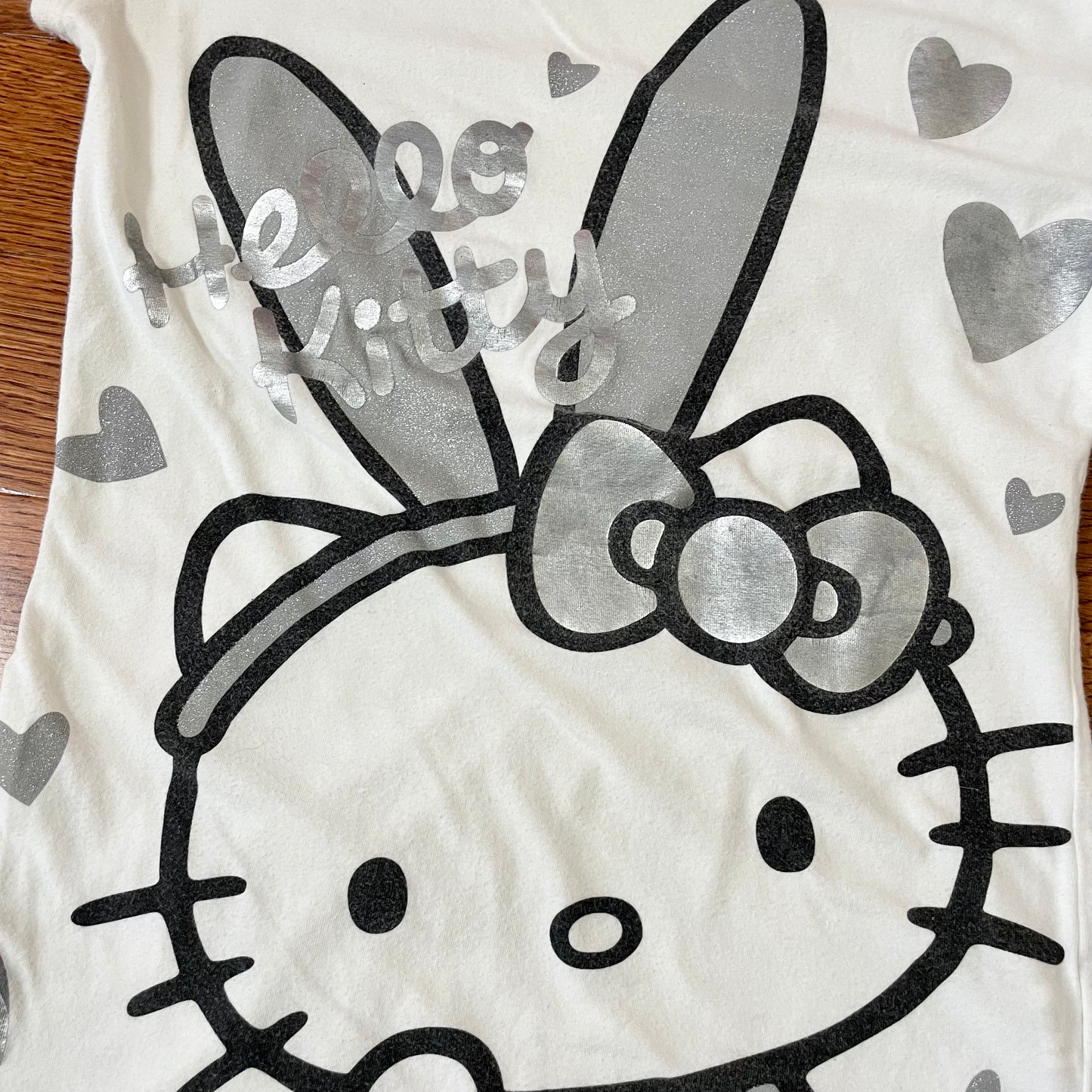 hello kitty bunny tee M