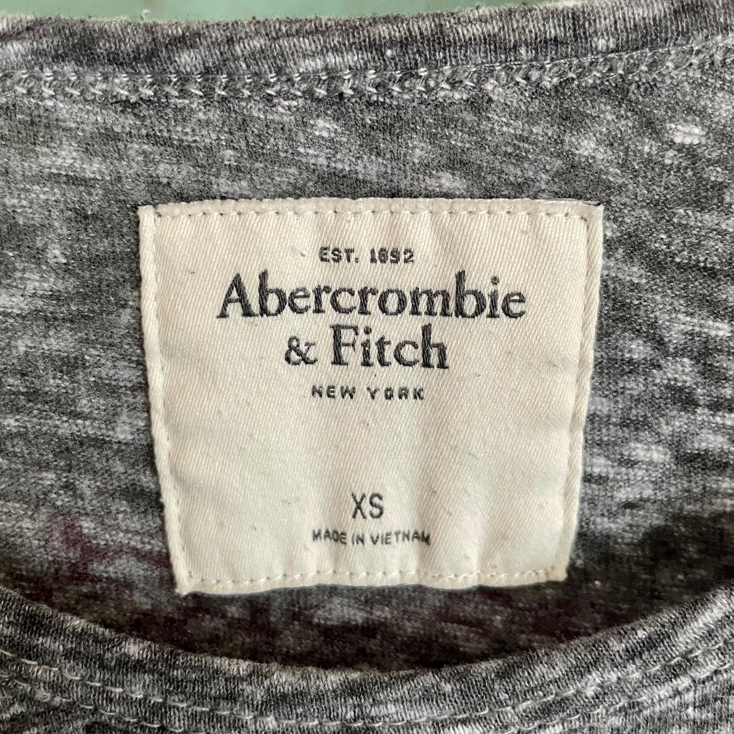 abercrombie gray long sleeve top XS