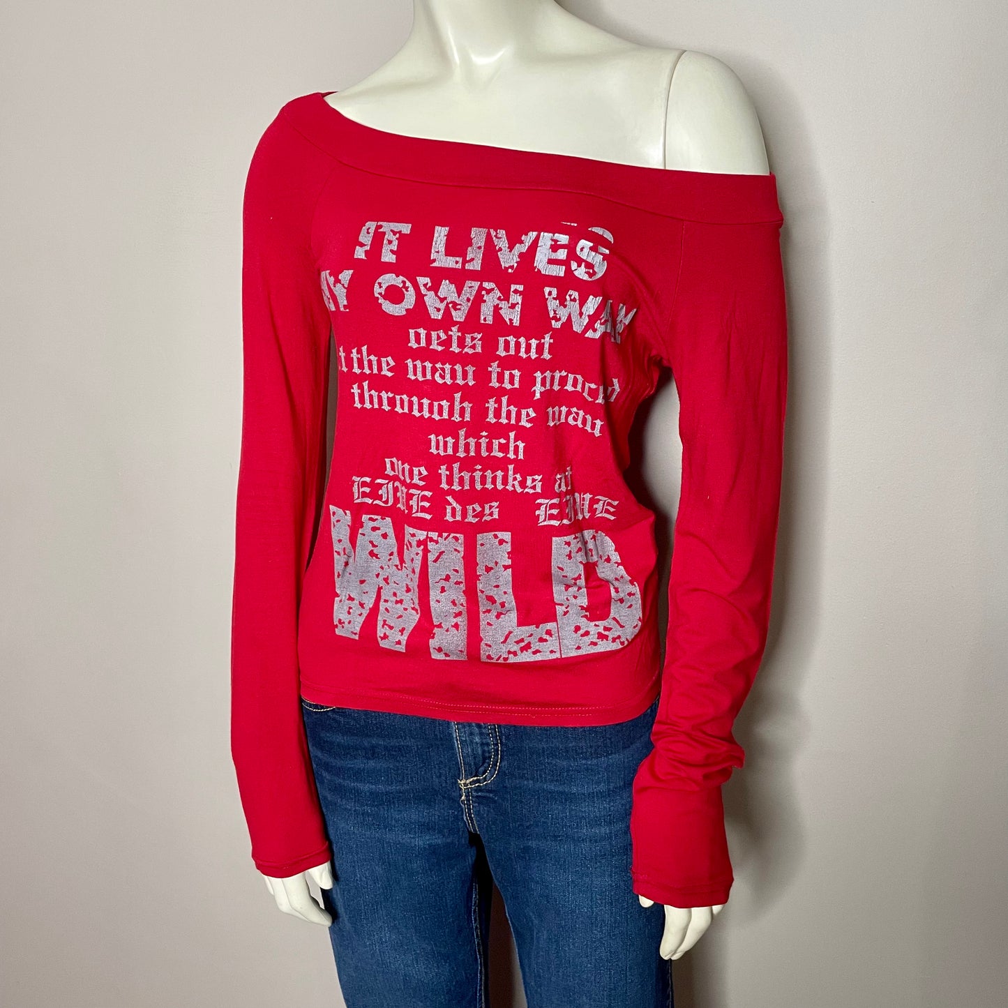 #NEWITEM y2k red off shoulder attitude top M