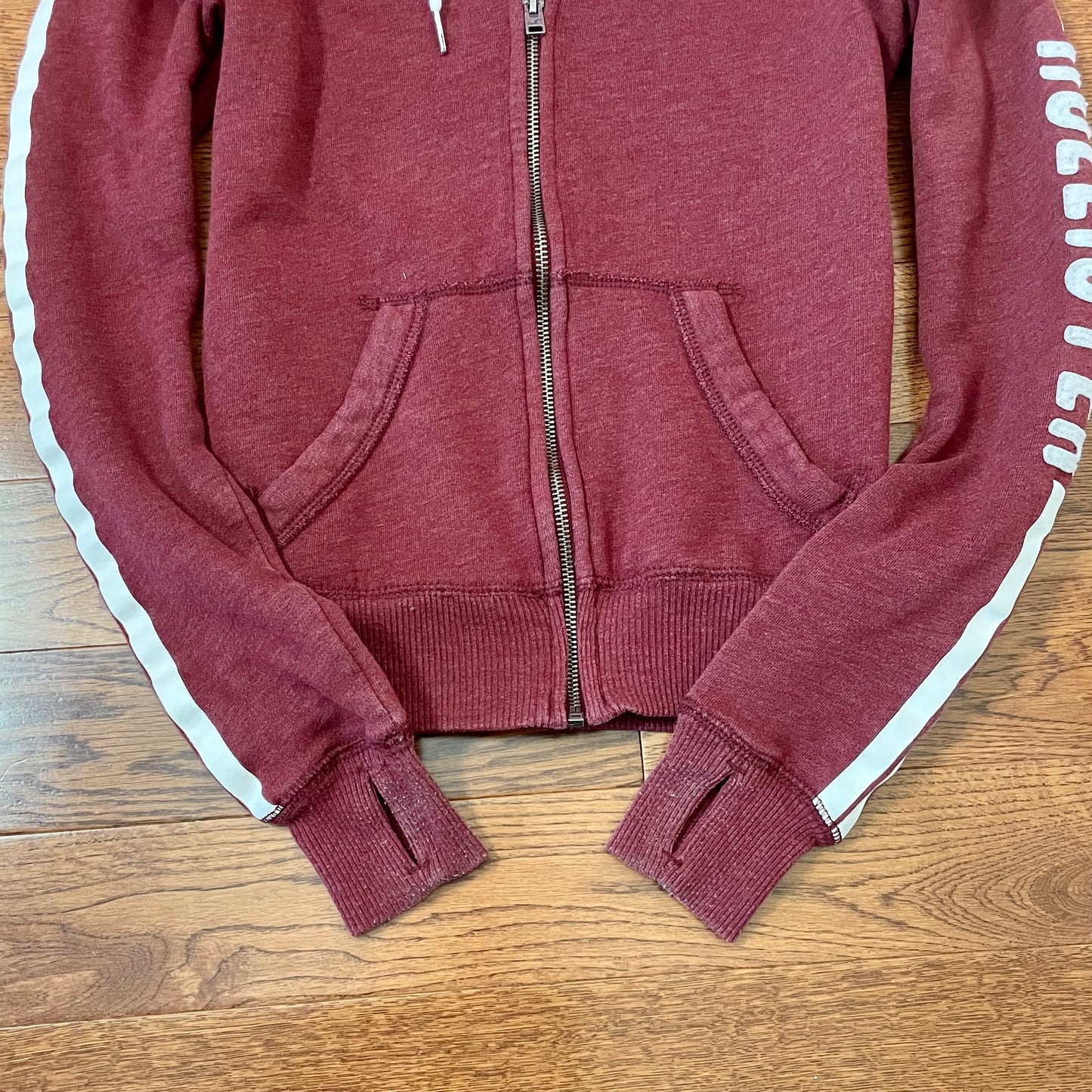 hollister burgundy zip hoodie XS